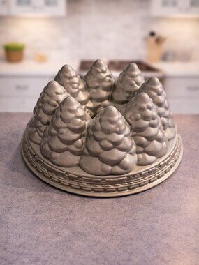 📌NORDIC WARE CHRISTMAS HOME DECOR KITCHEN HOLIDAY TREE BUNDT CAKE PAN